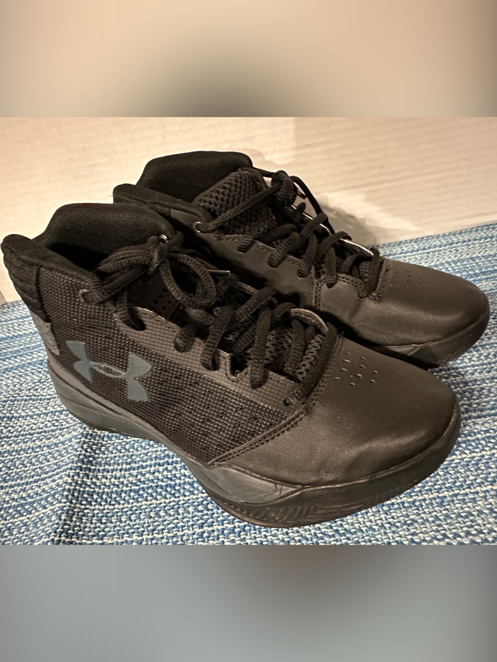 Under Armour Kids Black Low-Top Athletic Sneakers